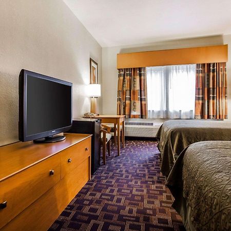 Quality Inn & Suites Des Moines Airport מראה חיצוני תמונה