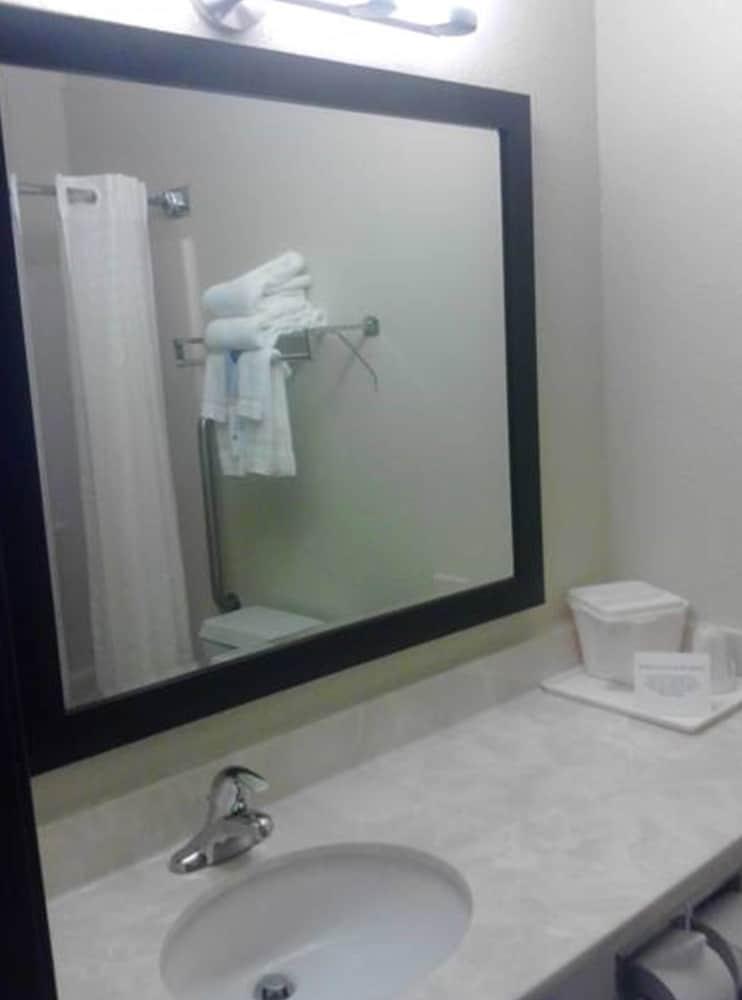 Quality Inn & Suites Des Moines Airport מראה חיצוני תמונה