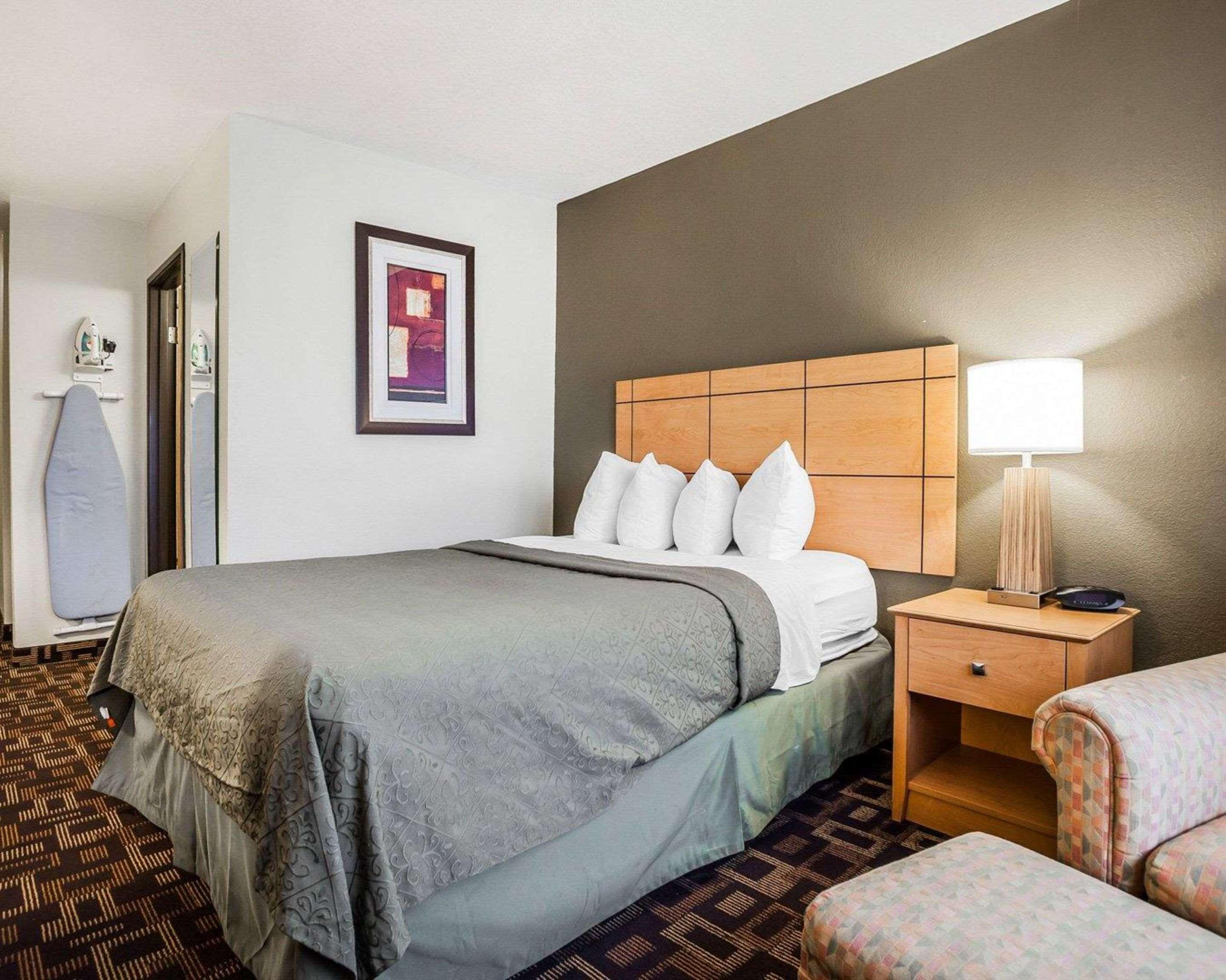Quality Inn & Suites Des Moines Airport מראה חיצוני תמונה