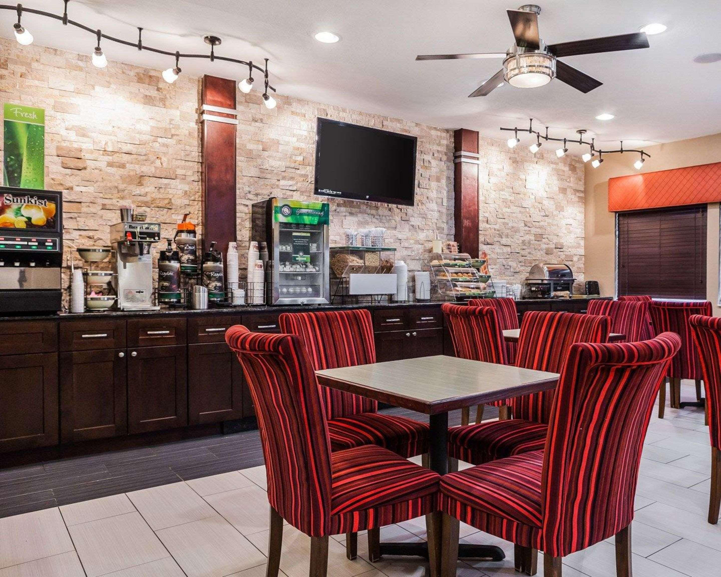 Quality Inn & Suites Des Moines Airport מראה חיצוני תמונה