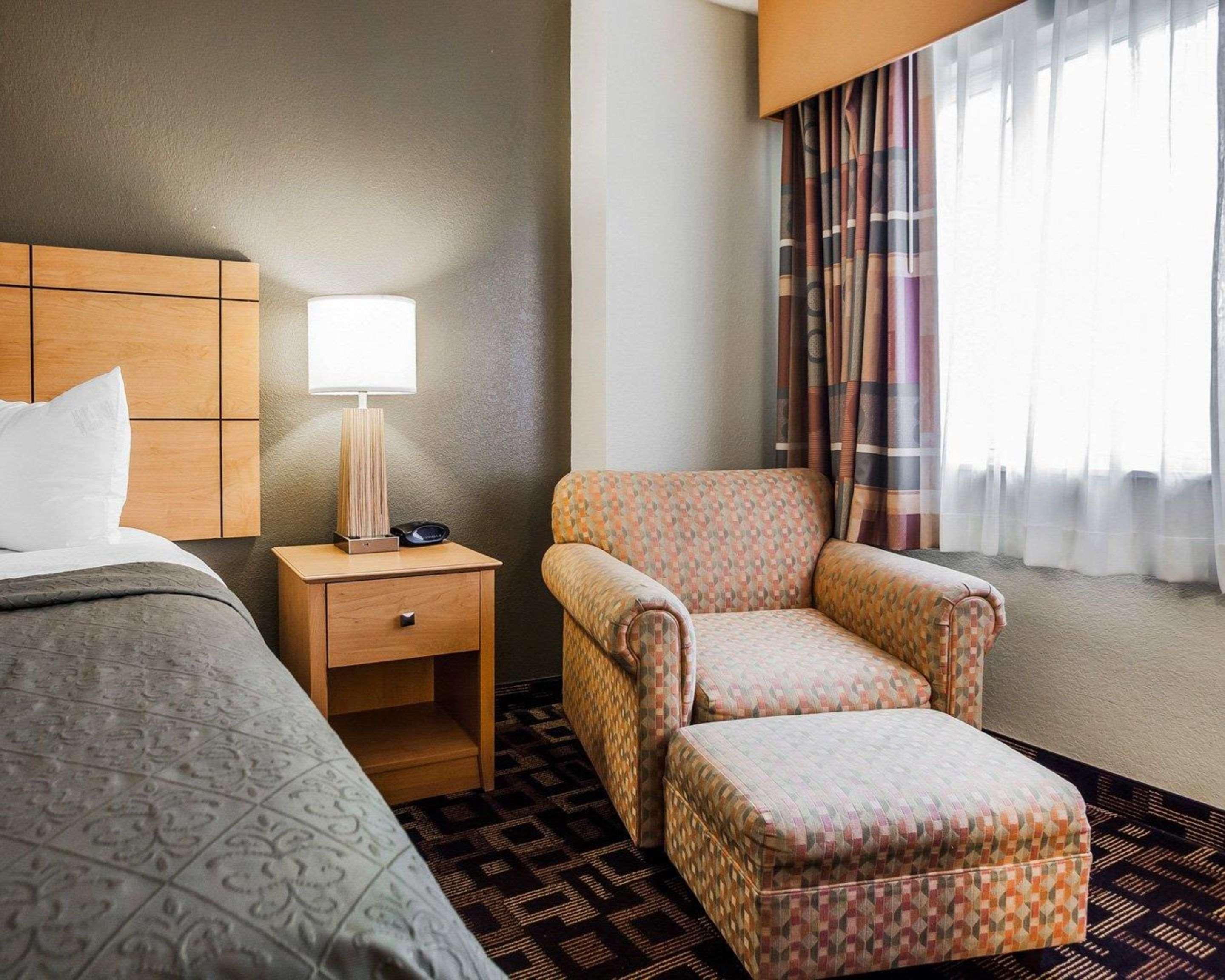 Quality Inn & Suites Des Moines Airport מראה חיצוני תמונה