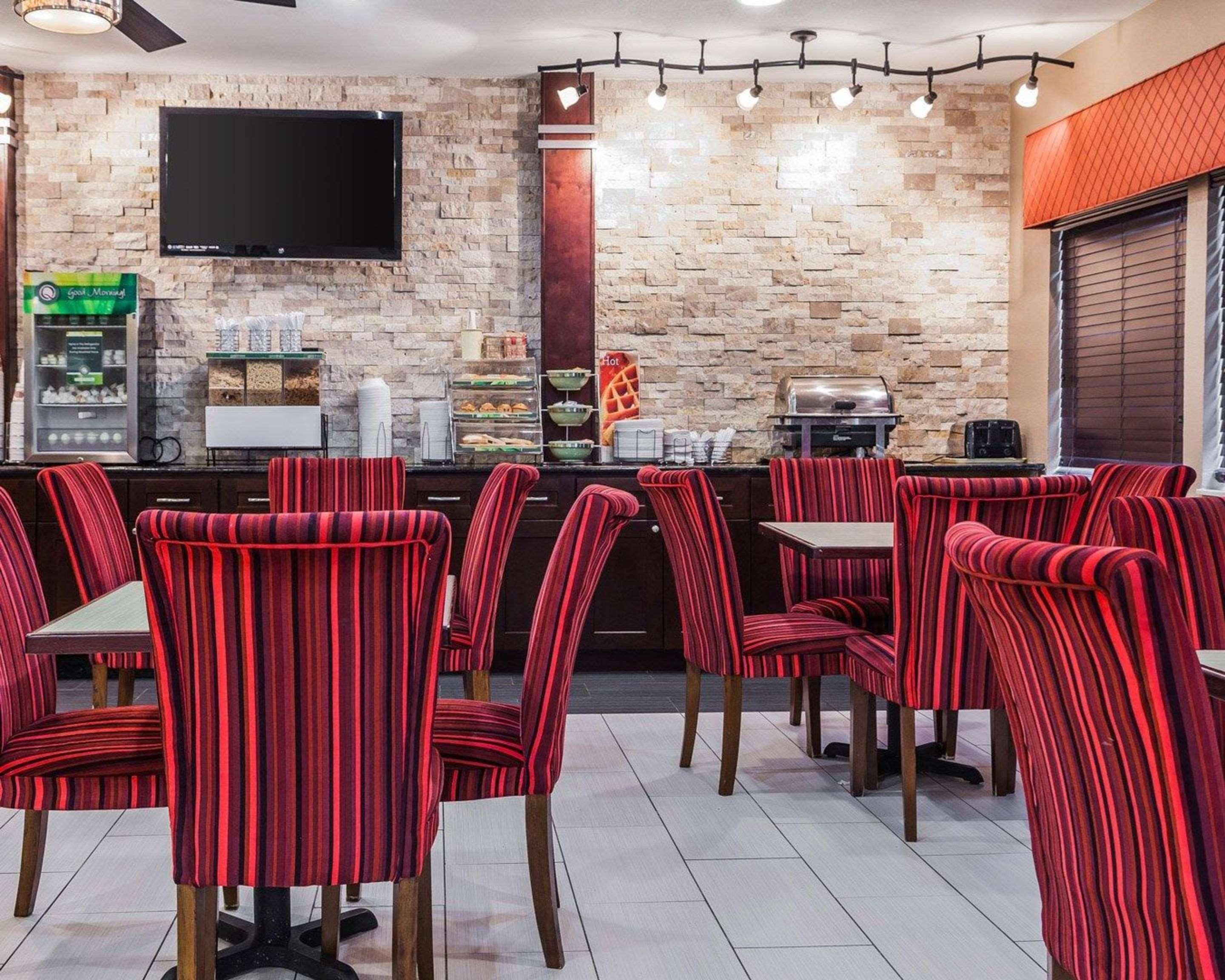 Quality Inn & Suites Des Moines Airport מראה חיצוני תמונה