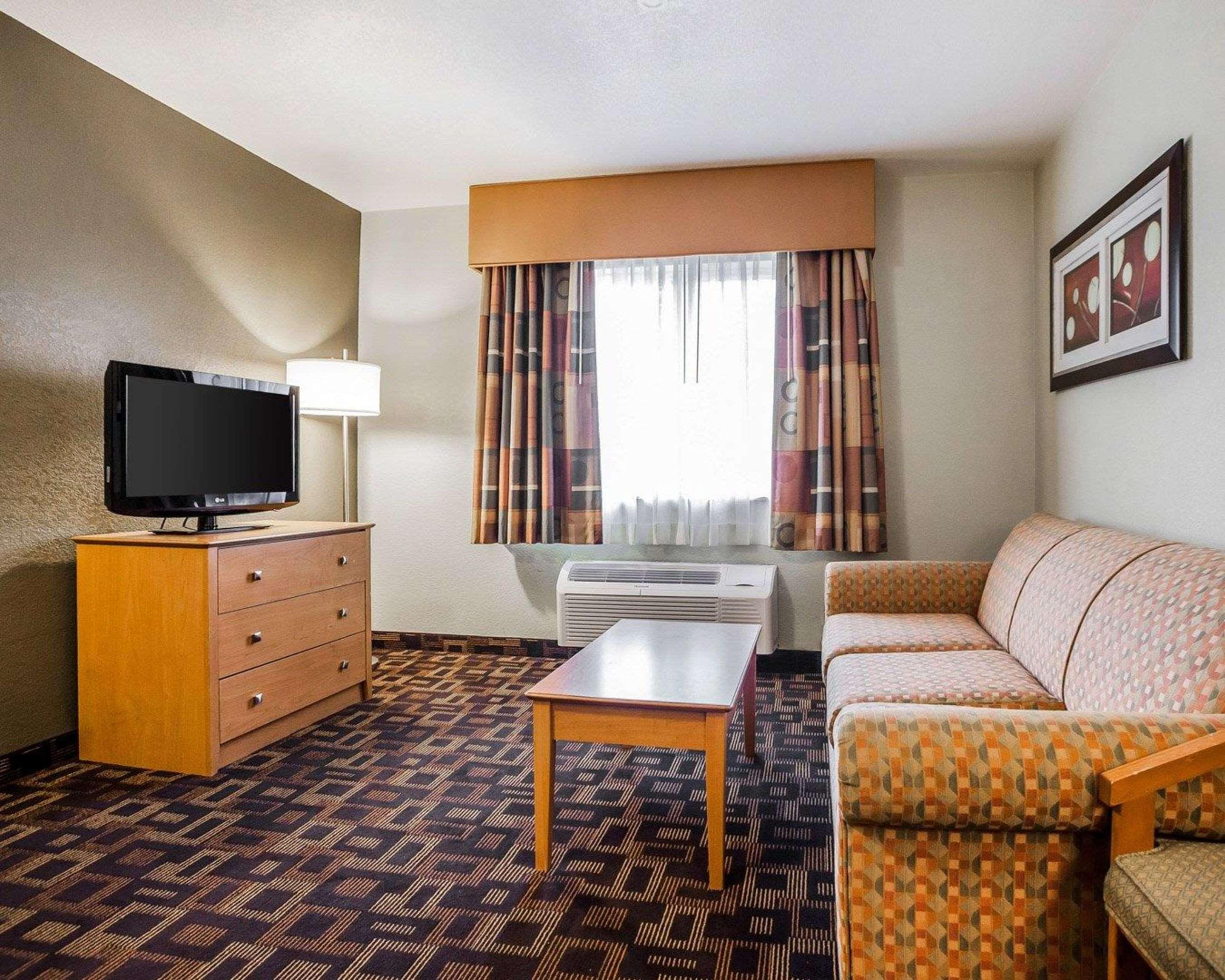 Quality Inn & Suites Des Moines Airport מראה חיצוני תמונה