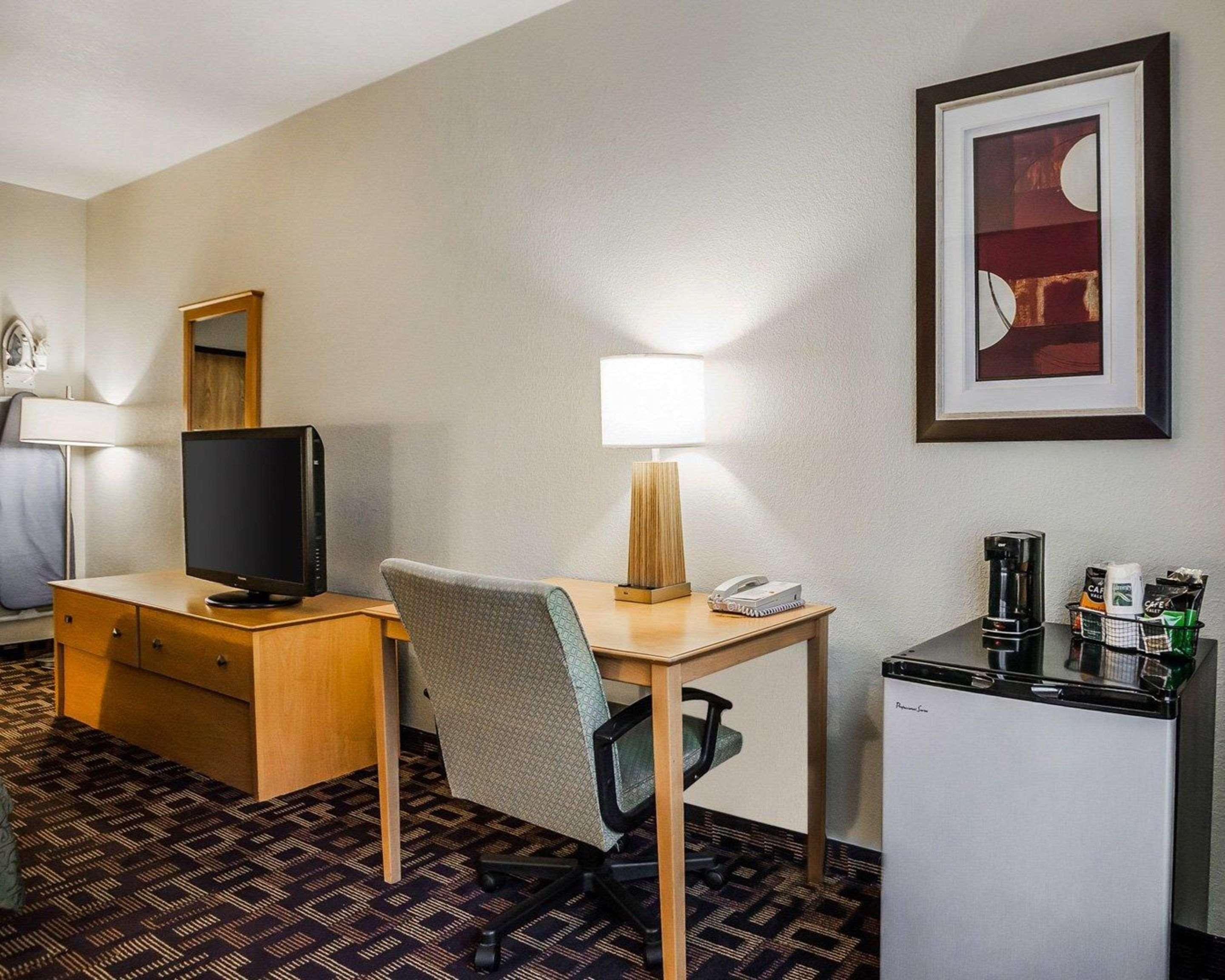 Quality Inn & Suites Des Moines Airport מראה חיצוני תמונה