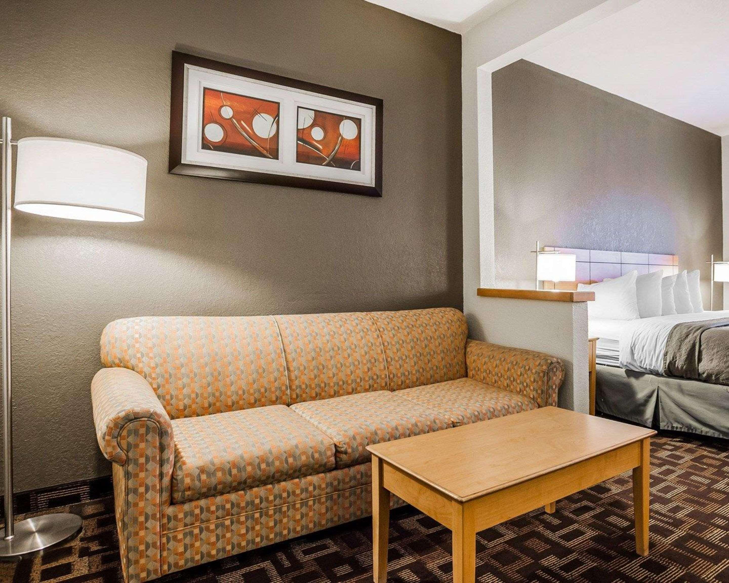 Quality Inn & Suites Des Moines Airport מראה חיצוני תמונה