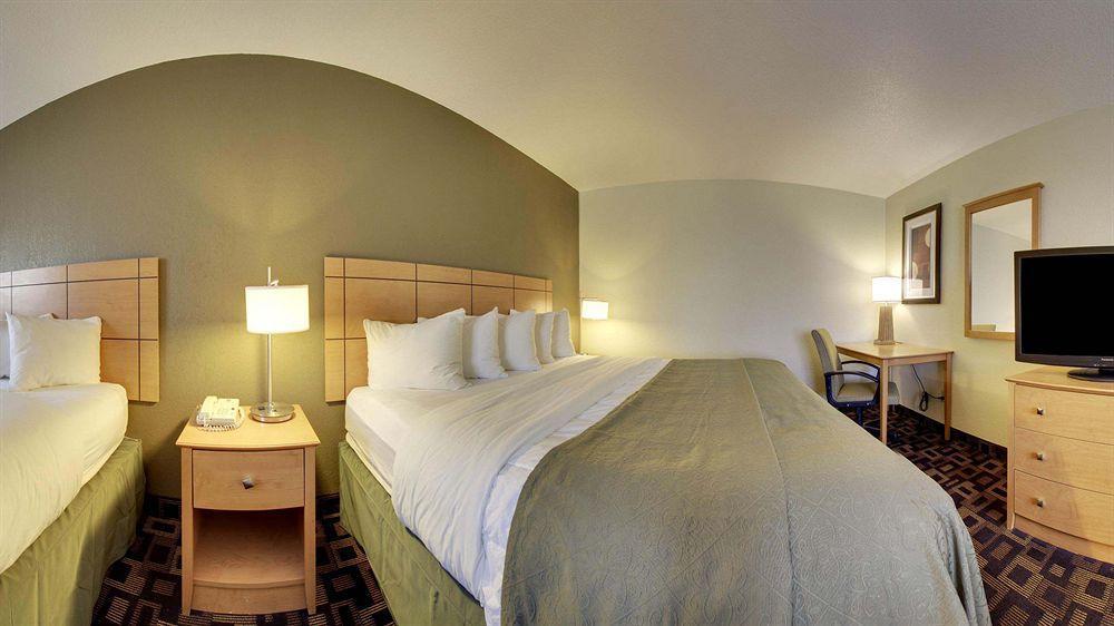 Quality Inn & Suites Des Moines Airport מראה חיצוני תמונה
