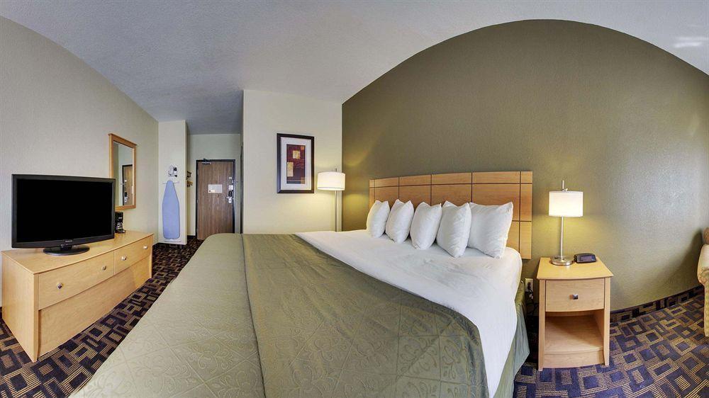 Quality Inn & Suites Des Moines Airport מראה חיצוני תמונה