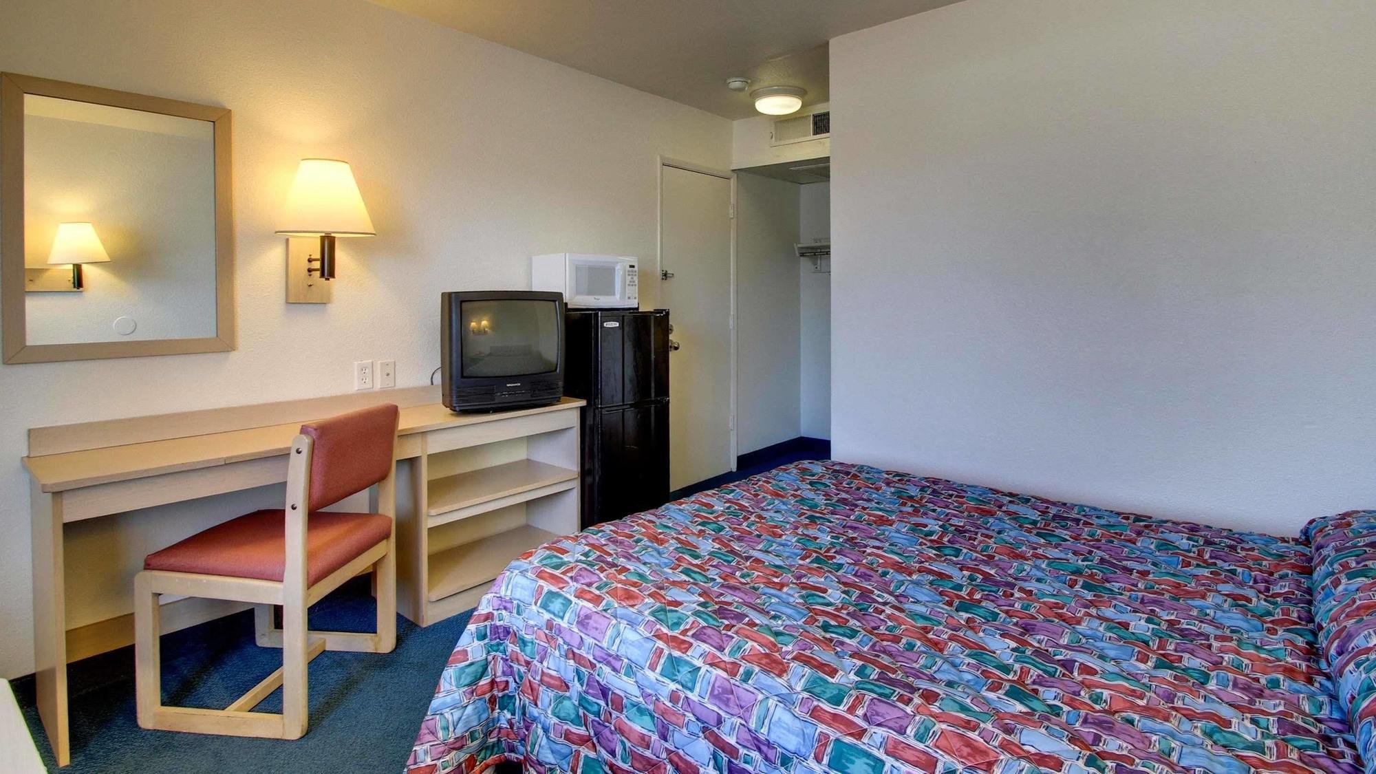 Quality Inn & Suites Des Moines Airport מראה חיצוני תמונה